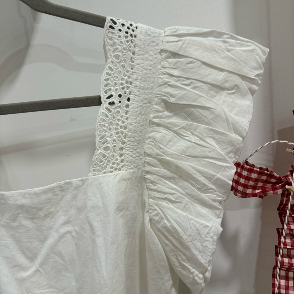 By Anthropologie / White Embroidered
Peasant Top / NWT Size M - Picture 8 of 16